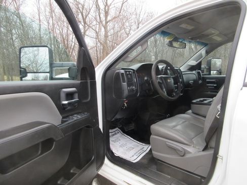 Used 2018 Chevrolet Silverado 2500 W/T w/ Snow Plow Prep Package image 28