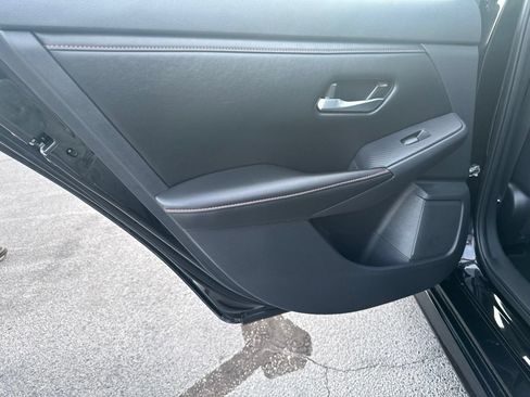 Used 2025 Nissan Sentra SR FWD image 29