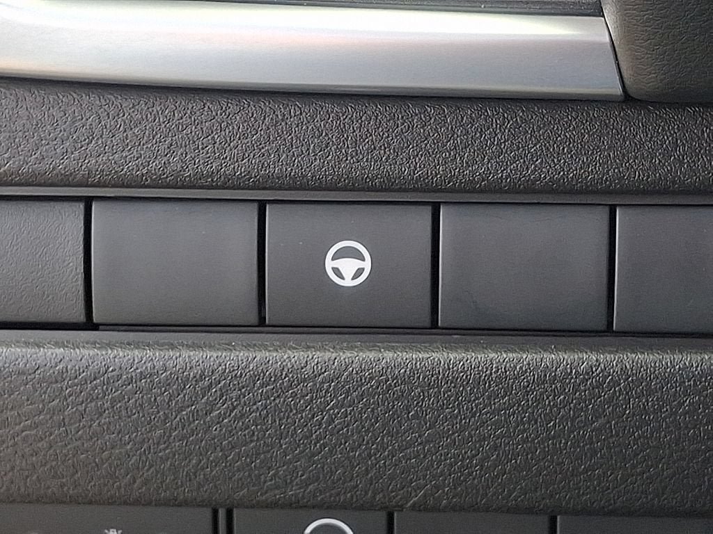 Used 2025 Nissan Rogue SV AWD/4WD image 23