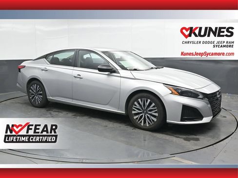 Used 2024 Nissan Altima 2.5 SV FWD image 1