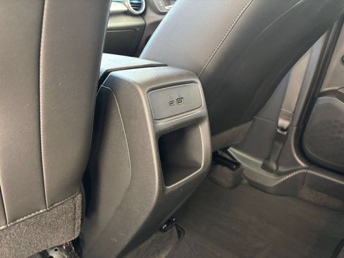 Used 2025 Chevrolet Trax LT w/ LT Convenience Package FWD image 23