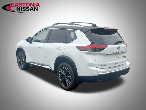 Used 2026 Nissan Rogue Platinum w/ Platinum Premium Package image 6