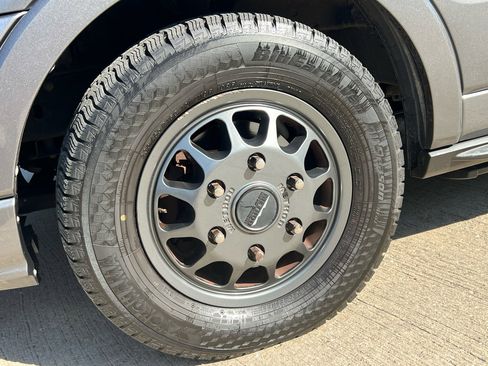 Used 2022 Ford Transit 250 Medium Roof AWD image 5