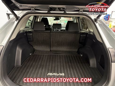 Used 2020 Toyota RAV4 XLE image 12