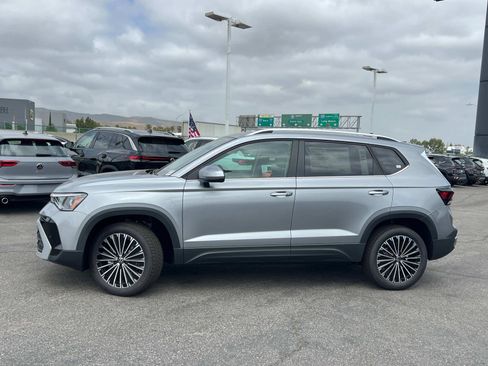 New 2025 Volkswagen Taos SE image 2