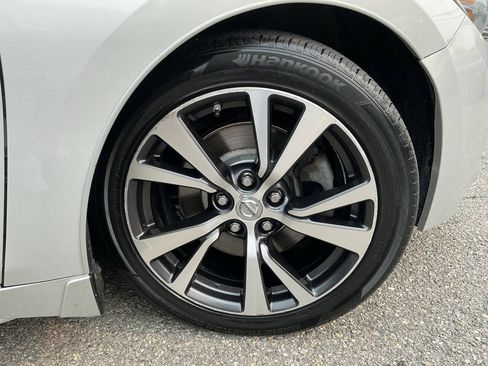 Used 2016 Nissan Maxima 3.5 SL w/ Interior Lighting Package FWD image 11