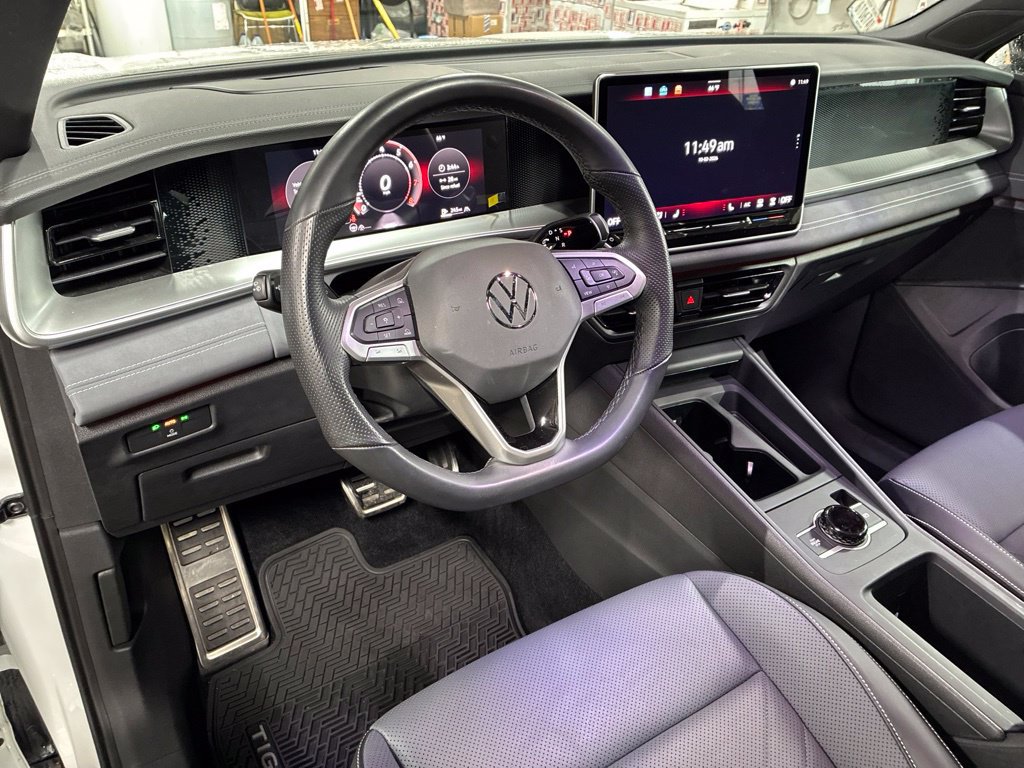 Used 2026 Volkswagen Tiguan SE R-Line w/ Tiguan Adventure Package AWD/4WD image 17
