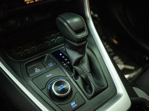 Used 2020 Toyota RAV4 XLE w/ Convenience Package image 21