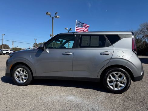 Used 2024 Kia Soul LX w/ Option Group 015 FWD image 19