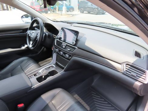 Used 2022 Honda Accord Touring image 17