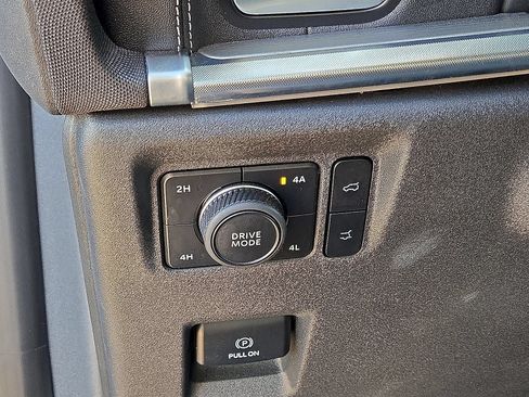 Used 2025 Ford Expedition Max Platinum AWD/4WD image 24