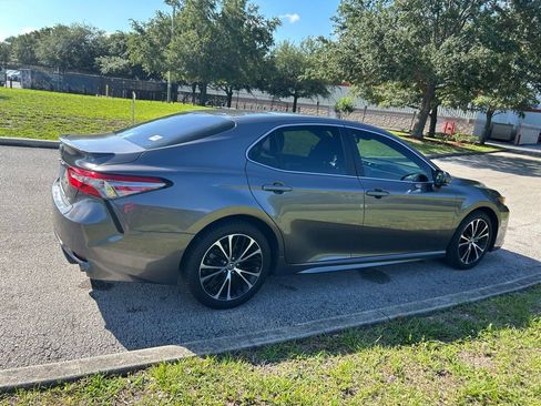 Used 2018 Toyota Camry SE w/ Convenience Package FWD image 6