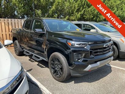 Used 2024 Chevrolet Colorado Z71 w/ Z71 Convenience Package 2