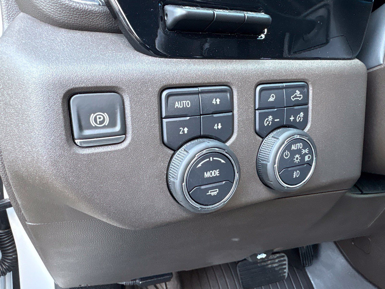Used 2024 Chevrolet Silverado 1500 LTZ w/ LTZ Premium Texas Edition AWD/4WD image 16