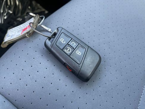 Used 2025 Volkswagen Jetta SE image 22