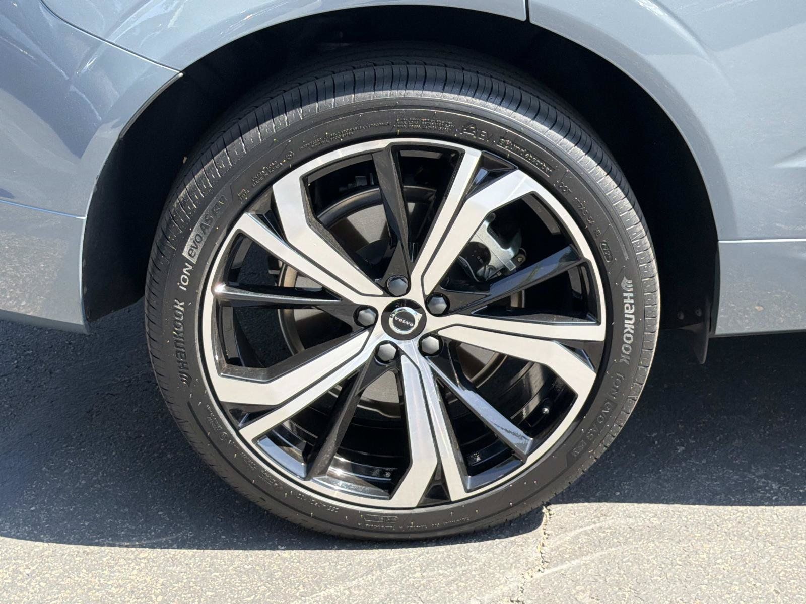 Certified 2023 Volvo XC60 T8 Ultimate w/ Protection Package Premier AWD/4WD image 27