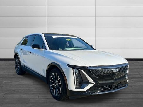 Used 2024 Cadillac Lyriq Sport AWD/4WD image 7
