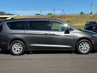 Used 2023 Chrysler Pacifica Touring-L FWD video 2