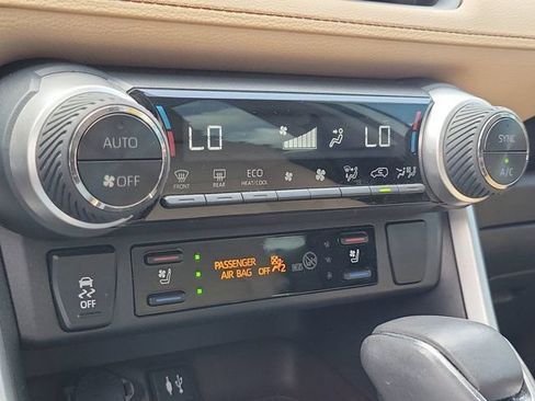 Used 2019 Toyota RAV4 Limited w/ Cold Weather Package FWD image 30