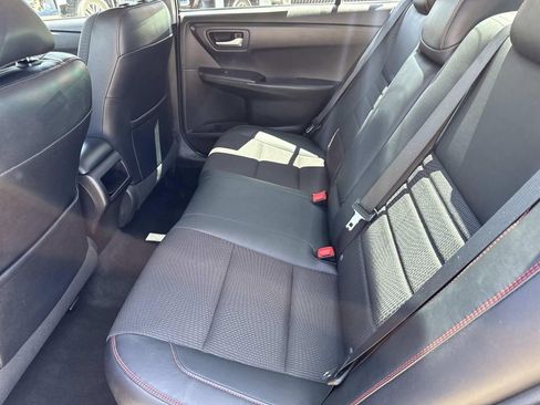 Used 2017 Toyota Camry SE FWD image 13