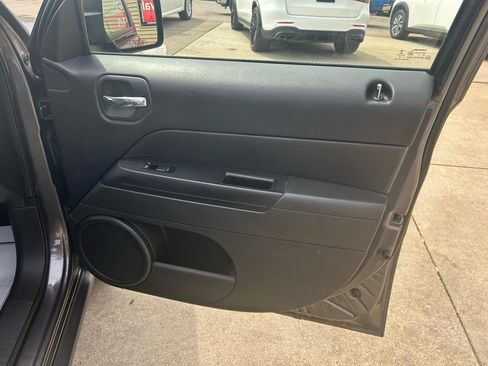 Used 2014 Jeep Patriot High Altitude FWD image 16