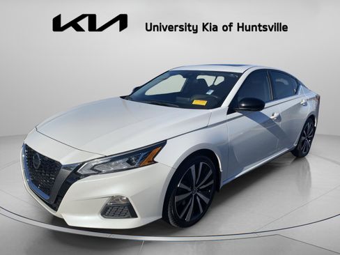 Used 2021 Nissan Altima 2.5 SR w/ SR Premium Package image 3