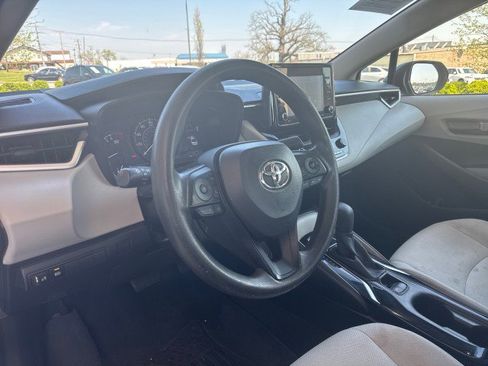 Used 2022 Toyota Corolla L image 10