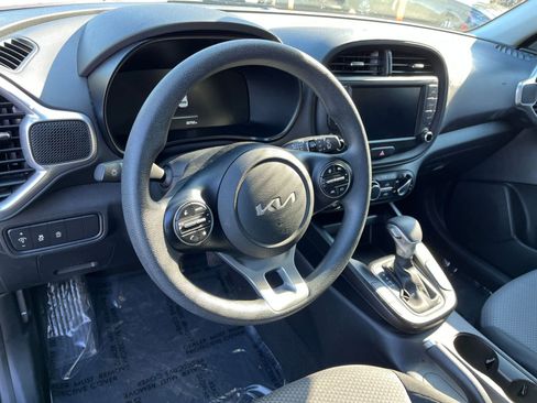 Used 2025 Kia Soul LX w/ LX Technology Package image 25