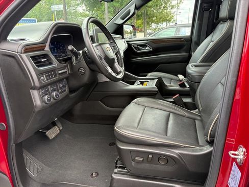Used 2024 Chevrolet Suburban Premier w/ Premium Package AWD/4WD image 16