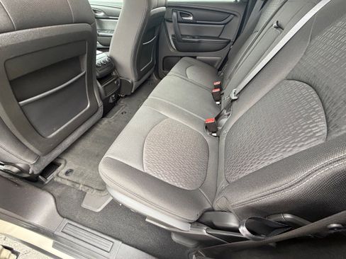 Used 2015 GMC Acadia SLE image 22