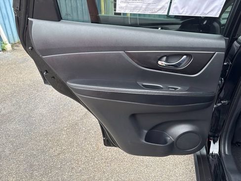 Used 2018 Nissan Rogue SV AWD/4WD image 21