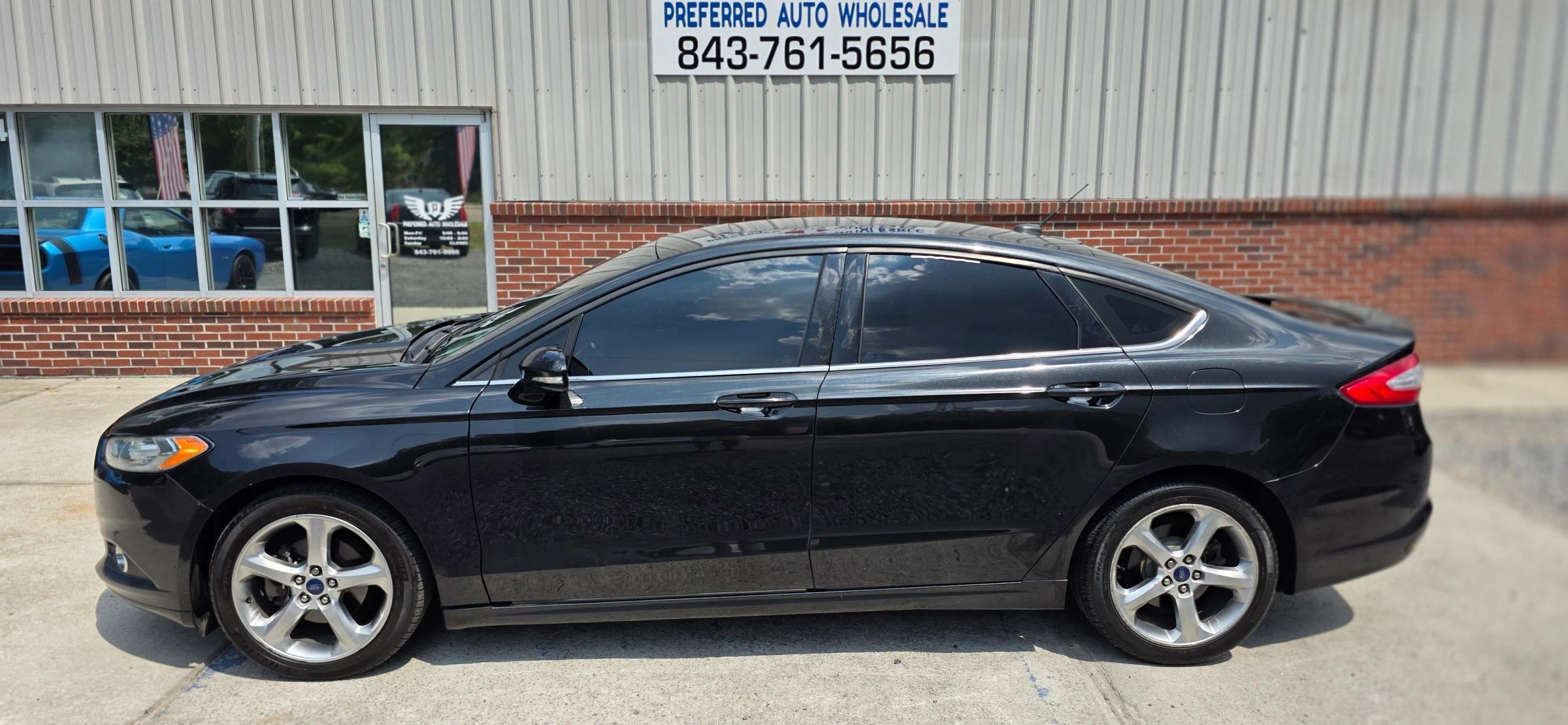 Used 2015 Ford Fusion SE FWD image 3