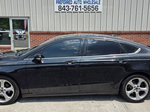 Used 2015 Ford Fusion SE FWD image 3