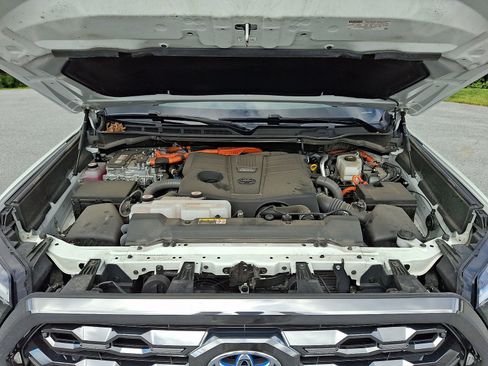 Certified 2024 Toyota Tundra Platinum AWD/4WD image 28