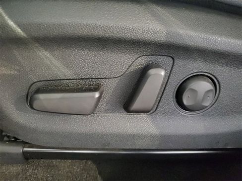 Used 2022 Kia Niro EX image 16