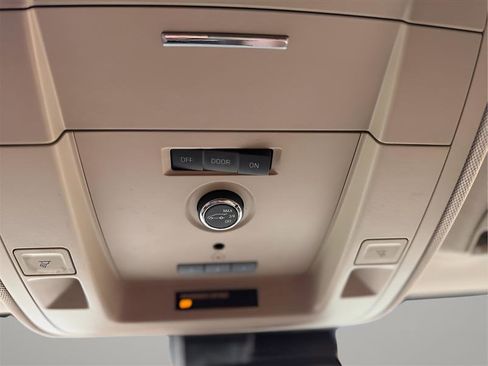 Used 2018 Chevrolet Suburban LT RWD image 55