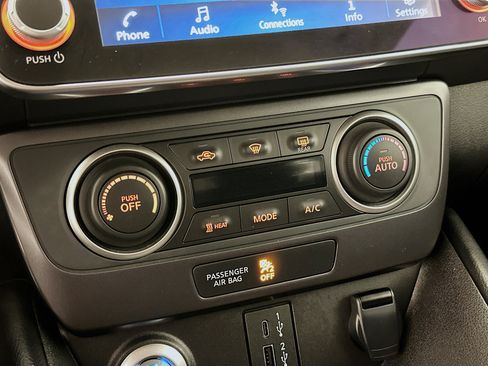 Used 2025 Nissan Leaf S FWD image 23