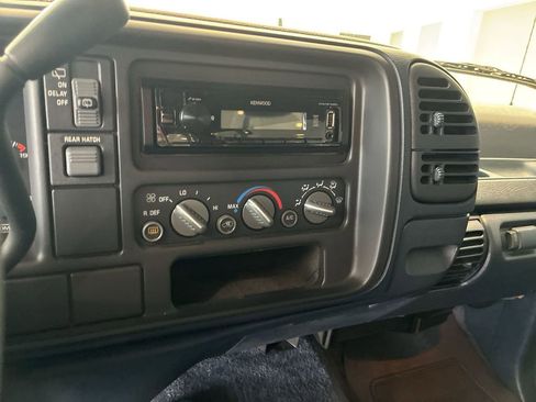 Used 1995 Chevrolet Tahoe 4WD 2-Door image 15
