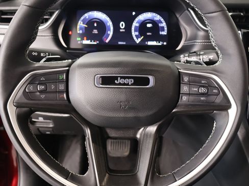 Used 2025 Jeep Grand Cherokee L Laredo w/ Luxury Tech Group I AWD/4WD image 3
