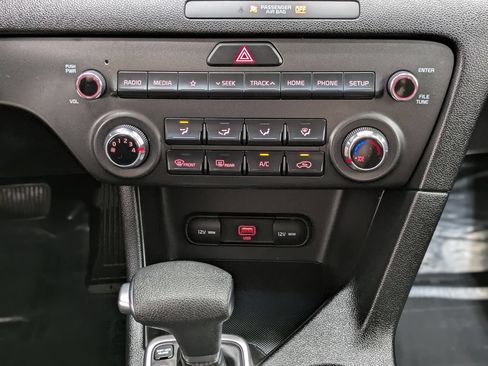 Used 2020 Kia Sportage LX AWD/4WD image 31