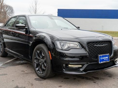Used 2023 Chrysler 300 Touring L w/ Popular Equipment Group image 4