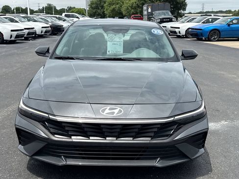 Used 2025 Hyundai Elantra Sport FWD image 8