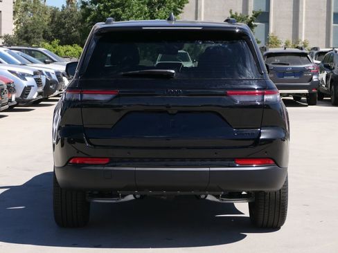 New 2025 Jeep Grand Cherokee Limited w/ Black Appearance Package image 4
