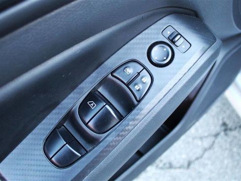 Used 2024 Nissan Altima 2.5 S FWD image 12