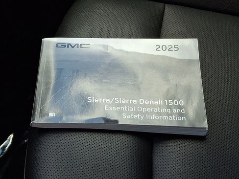 Used 2025 GMC Sierra 1500 SLT AWD/4WD image 27