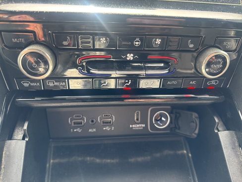 Used 2023 Jeep Grand Cherokee Overland w/ Luxury Tech Group IV image 17