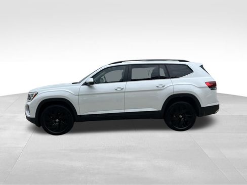 New 2026 Volkswagen Atlas SE FWD image 2