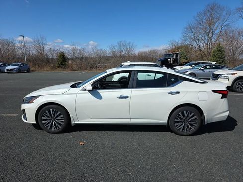 Used 2023 Nissan Altima 2.5 SV w/ SV Premium Package image 11