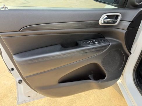 Used 2020 Jeep Grand Cherokee Altitude image 12