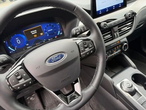 Used 2022 Ford Escape SEL w/ Technology Package FWD image 7